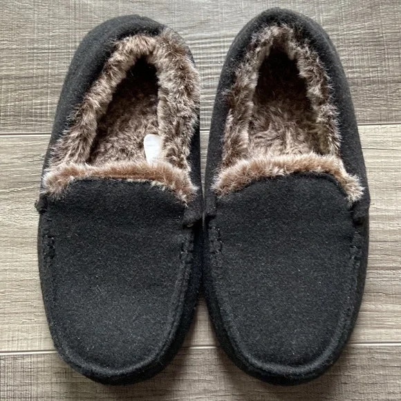 Nearly New Cat and Jack Slippers, size 2/3 - Picture 4 of 4